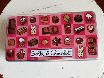 Boite en métal :  boite à chocolats. beschikbaar voor biedingen