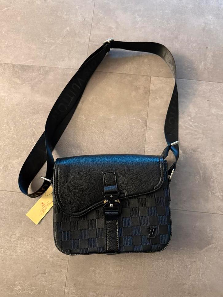 Sacs de marque, Bijoux, Sacs & Beauté, Sacs | Sacs à bandoulière, Neuf, Autres marques, Noir, Cuir, Enlèvement ou Envoi