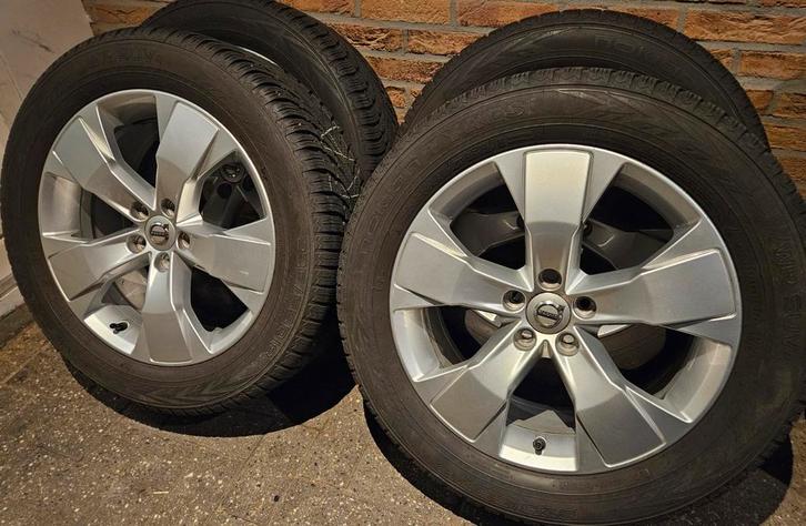 18 inch Volvo XC40 Winterset 5x108 Nokian 5-7mm profiel TPMS, Auto-onderdelen, Overige Auto-onderdelen, Ford, Volvo, Jaguar, Ophalen