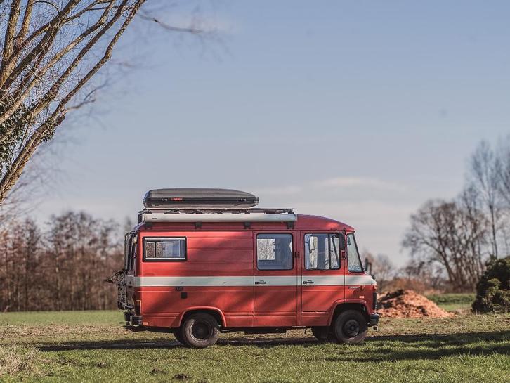 TE HUUR - Stoere Mercedes brandweerbus en off-grid camper, Caravans en Kamperen, Mobilhomes, Particulier, tot en met 2, Buscamper of Camperbus