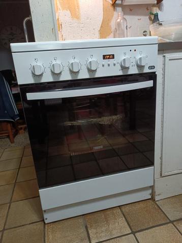 Cuisinière zanussi zcv65301wa