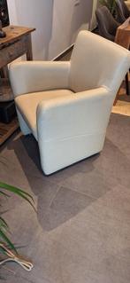 4 stoelen  Gratis, Ophalen, Kunststof, Gebruikt, Wit