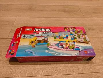 LEGO Friends 10747 - Andrea en Stephanies strandvakantie disponible aux enchères