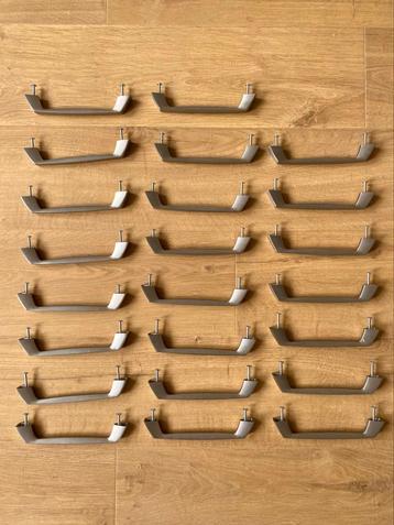 24 handgrepen Eggo keukens zilver/messing beschikbaar voor biedingen