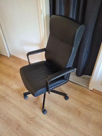 bureaustoel beschikbaar voor biedingen