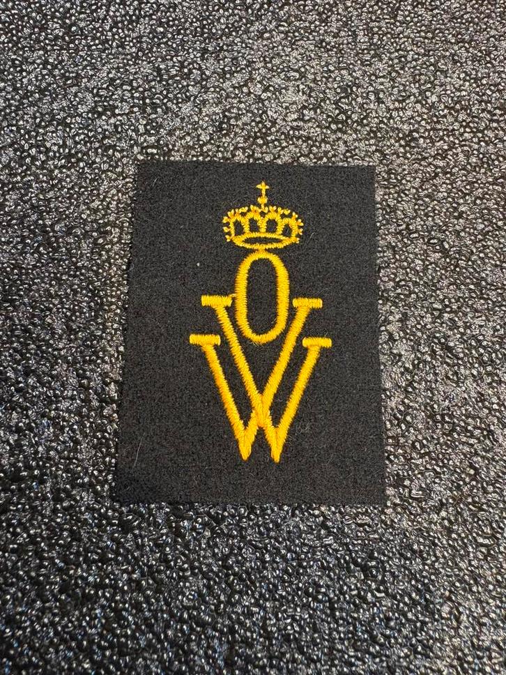 Origineel OVW embleem Oranje Vrijwilligerskorps – ca. 1945, Verzamelen, Militaria | Algemeen, Verzenden