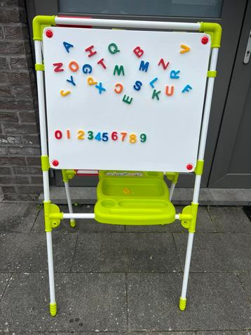 Krijt, teken en magneetbord voor kinderen beschikbaar voor biedingen