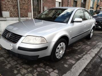 Passat 2,0i.automat.2001.Prêt à être immatriculé. En très bo, Auto's, Volkswagen, Stof, 1995 cc, 4 cilinders, Traction-control