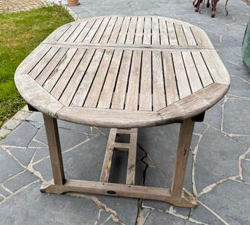 Teak tuintafel met 6 stoelen en bijzettafeltje beschikbaar voor biedingen