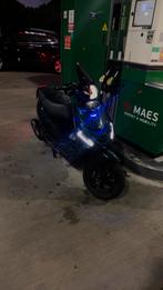 Verlichting voorscherm LED Piaggio Zip 2000 SP blauw helder, Fietsen en Brommers, Scooters | Piaggio, Ophalen, Zo goed als nieuw