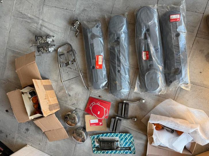 Honda camino onderdelen samen of apart ook NOS!, Fietsen en Brommers, Brommeronderdelen | Algemeen, Zo goed als nieuw, Ophalen