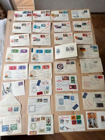 +- 100 FDC buitenland beschikbaar voor biedingen