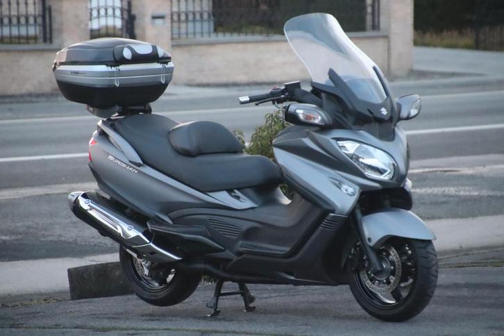 Suzuki Burgman 650 Exécutif, Motos, Motos | Suzuki, Particulier, Scooter, plus de 35 kW, 2 cylindres, Permis Moto A, ABS, Poignées chauffantes