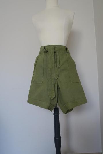 Groene short Xandres - M 38 beschikbaar voor biedingen