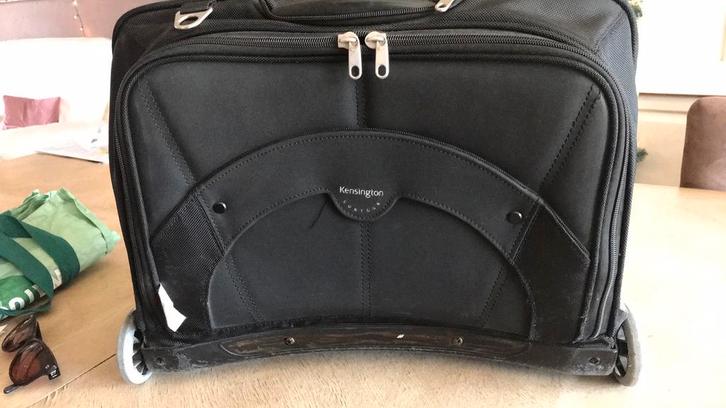 Contour de Kensington, Informatique & Logiciels, Sacoches d'ordinateur portable, Comme neuf, Sac à roulettes, 17 pouces ou plus