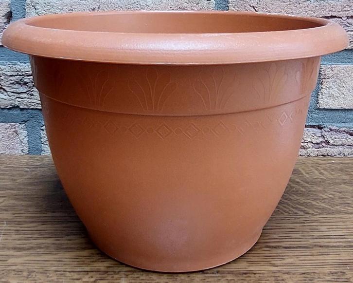 Bloempotten - Kunststof - 2 Terracotta kleur - 1 Zwarte, Tuin en Terras, Bloempotten, Gebruikt, Kunststof, Binnen, Balkon, Tuin
