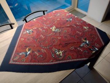 Sjaal 11, Laura Mori beschikbaar voor biedingen