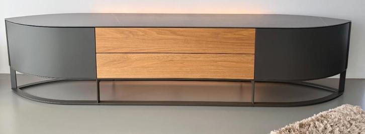 Hulsta Navis Lowboard TV meubel voorzien van LED verlichting, Huis en Inrichting, Kasten |Televisiemeubels, Zo goed als nieuw
