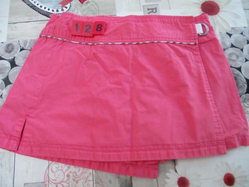 Jupe/short rose Burberry taille 128, Enfants & Bébés, Vêtements enfant | Taille 128, Comme neuf, Fille, Pantalon, Enlèvement ou Envoi