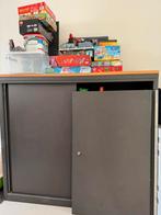 Metalen kast . Gratis, Huis en Inrichting, Kasten | Roldeurkasten en Archiefkasten, Ophalen, Gebruikt