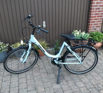 Damesfiets of meisjesfiets beschikbaar voor biedingen