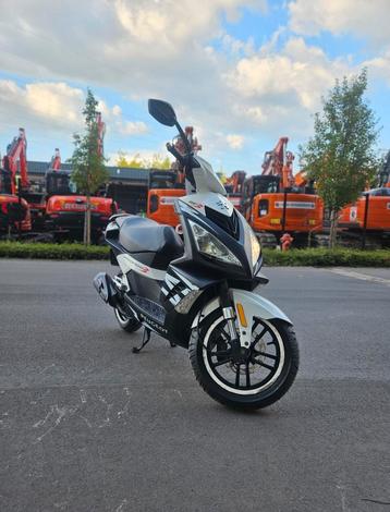 Peugeot Speedfight 3 50cc klasse A 4 takt 2013 - 11.981km beschikbaar voor biedingen