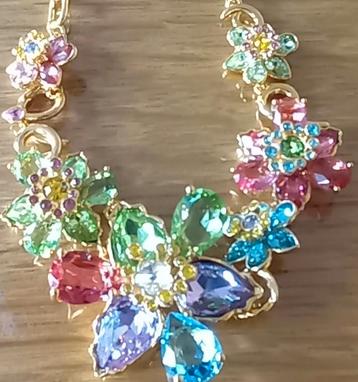 Collier Swarovski  beschikbaar voor biedingen