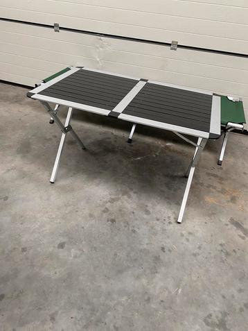 Tafel + ligbed/veldbed beschikbaar voor biedingen
