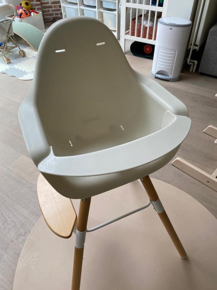 Kinderstoel childhome, Kinderen en Baby's, Kinderstoelen, Gebruikt, Meegroeistoel, Afneembaar eetblad, Gordel(s), Ophalen