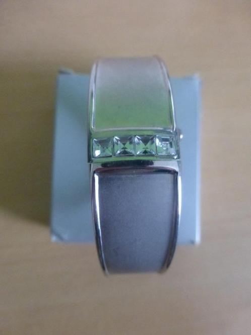 Zilveren armband met strass en geïntegreerd horloge, Handtassen en Accessoires, Armbanden, Nieuw, Overige materialen, Zilver, Met strass