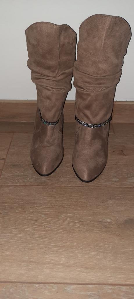 Korte laarzen bruin Maat 40, Kleding | Dames, Schoenen, Zo goed als nieuw, Lage of Enkellaarzen, Bruin, Ophalen of Verzenden