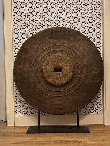 Roue antique char charette en bois beschikbaar voor biedingen