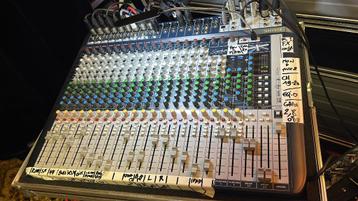 SOUNDCRAFT  SIGNATURE22 / DUAL ENGINE FX / met flightcase! beschikbaar voor biedingen