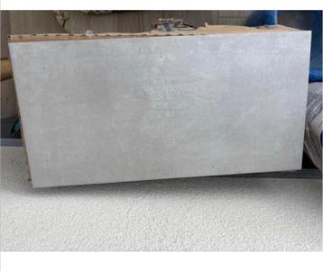 Wandtegel beschikbaar voor biedingen