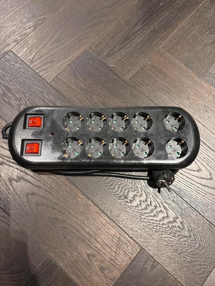Hama Stekkerblok 10-voudig met 2 schakelaars – 2m kabel, Doe-het-zelf en Bouw, Elektriciteit en Kabels, Zo goed als nieuw, Ophalen of Verzenden