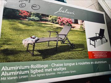 Nieuw ligbed voor in de tuin met wieltjes  beschikbaar voor biedingen