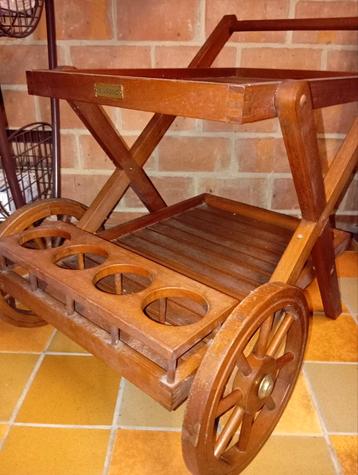 Serveerwagen teak Nieuw!!! Aankoop was 350 eu beschikbaar voor biedingen