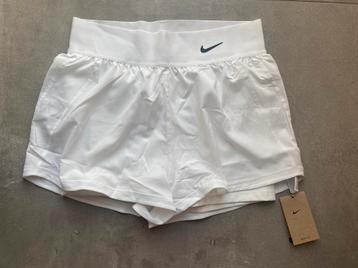 Nike - Tennisshort wit. Maat M. Nieuw  disponible aux enchères