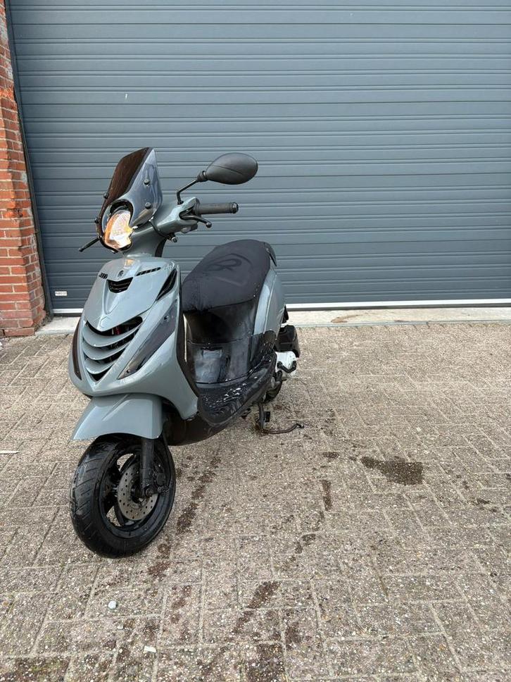 Piaggio Zip A-Klasse Nardo Grijs, Fietsen en Brommers, Scooters | Piaggio, Zo goed als nieuw, Zip, Klasse A (25 km/u), Elektrisch