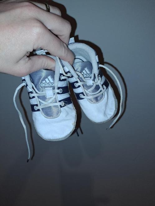 Zachte schoentjes Adidas - maat 19, Kinderen en Baby's, Babykleding | Schoentjes en Sokjes, Zo goed als nieuw, Jongetje, Schoentjes