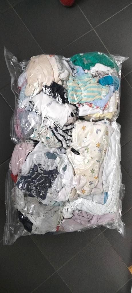 Lot de vêtements unisexe, plutôt garçon, 0-6 mois, Enfants & Bébés, Vêtements de bébé | Packs de vêtements pour bébés, Utilisé