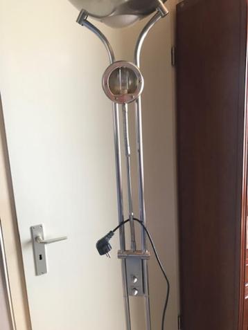 Staanlamp beschikbaar voor biedingen