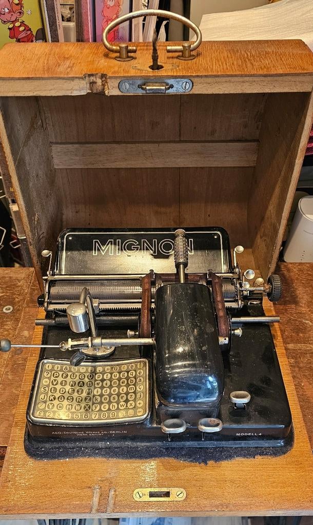 Leuke, oude typemachine, Antiek en Kunst, Antiek | Naaimachines, Ophalen of Verzenden