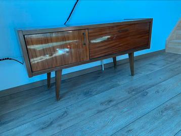 Vintage tv meubel beschikbaar voor biedingen