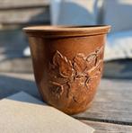 Vintage bloempot met bladmotief!, Zo goed als nieuw, Overige vormen, Aardewerk, Tuin