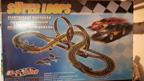 autoracebaan Super Loops, Enfants & Bébés, Jouets | Circuits, Comme neuf, Circuit, Électrique, Autres marques, Avec looping, Enlèvement