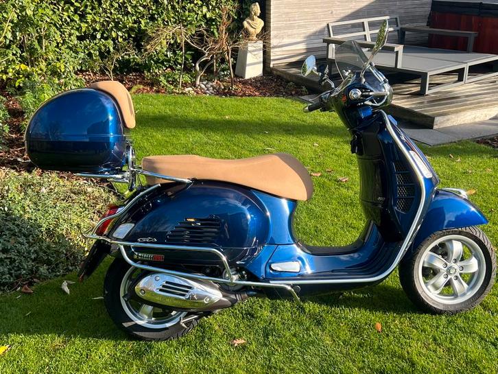 VESPA GTS 300 hpe, Fietsen en Brommers, Scooters | Vespa, Zo goed als nieuw, Benzine, Ophalen