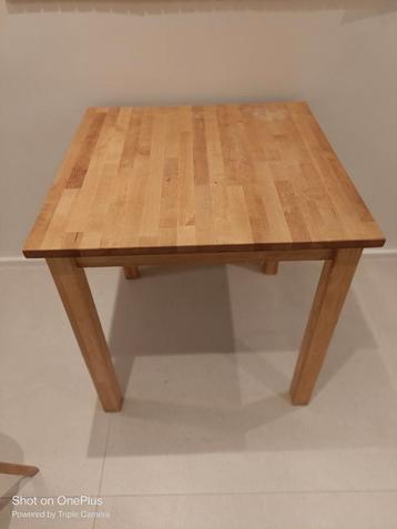 Table en bois massif beschikbaar voor biedingen