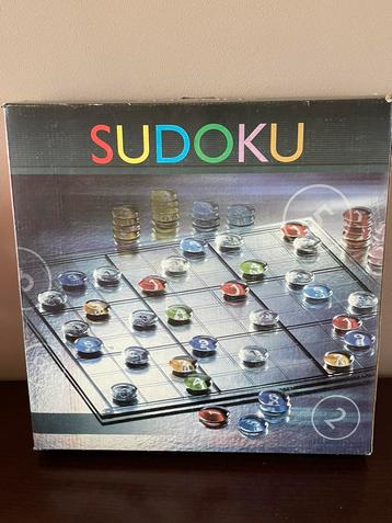 Jeu de Sudoku avec plateau en verre  disponible aux enchères