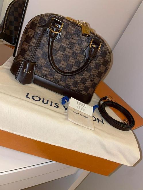 Louis Vuitton Alma BB – in perfecte staat, Handtassen en Accessoires, Tassen | Damestassen, Zo goed als nieuw, Handtas, Zwart
